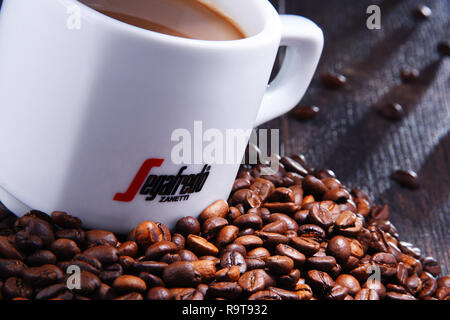 POZNAN, POL - Agosto 3, 2018: Coppa di Segafredo Zanetti, una marca di caffè di proprietà di Massimo Zanetti Beverage Group la più grande azienda privata nel caffè Foto Stock