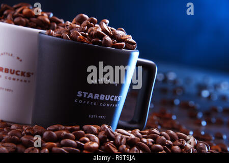 POZNAN, POL - Nov 29, 2018: Tazze di uno Starbucks Coffee Company e coffeehouse catena, fondata a Seattle, Wa. Stati Uniti d'America, nel 1971; ora la più grande azienda di Foto Stock