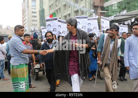 Dacca in Bangladesh. Sinistra Alleanza Democratica Zonayed candidato Saki prendere parte in una campagna elettorale in anticipo di elezioni generali a Dhaka, nel Bangladesh sul dicembre 27, 2018. Più di cento milioni di persone sono attese per il loro voto alle prossime elezioni generali che si terranno il 30 dicembre 2018. © Rehman Asad / Alamy Stock Photo Foto Stock