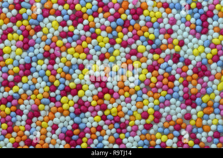 Centinaia e migliaia, o negli zuccherini, multi-colore di close-up.  Utilizzato per la decorazione di torta Foto stock - Alamy