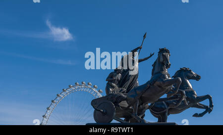 Boadicea statua e London Eye Foto Stock