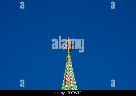 Stella sulla cima della torre Spasskaya (Salvatore Torre) di Mosca, Russia Foto Stock