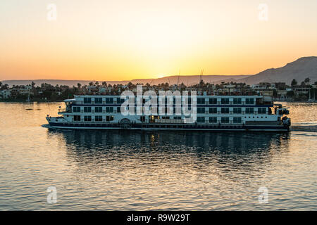 Bellissimo tramonto sul fiume Nilo in Egitto Foto Stock