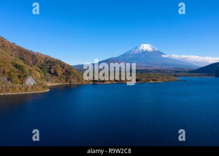 Mt. Fuji, Giappone pomeriggio autunnale al Lago Motosu Foto Stock