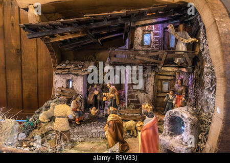Tradizionale presepe al Baden-Baden mercatino di Natale, Baden-Baden, Baden-Wuerttemberg, Germania, Europa Foto Stock