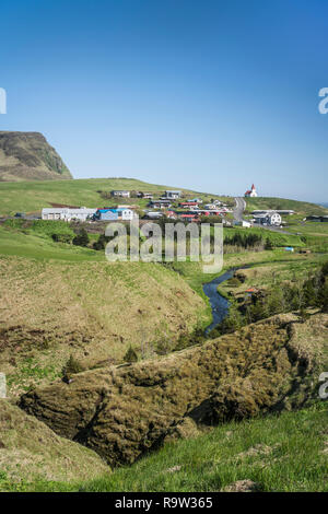 Il Lungomare Borgo di Vík í Mýrdal nel sud dell'Islanda, l'Europa. Foto Stock