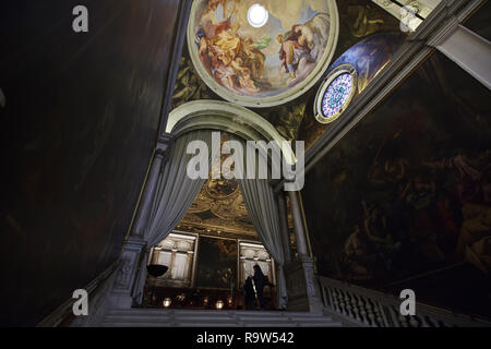 Scala principale nella Scuola Grande di San Rocco a Venezia, Italia. Foto Stock