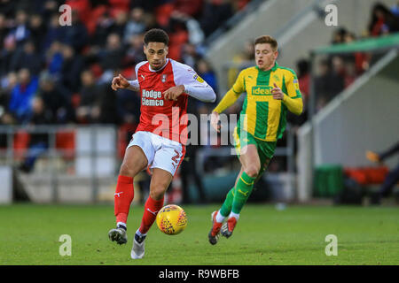 Il 22 dicembre 2018, New York Stadium, Rotherham, Inghilterra; Sky Campionato Bet Rotherham Utd v West Bromwich Albion ; Zak Vyner (02) di Rotherham Regno passa la palla indietro Credito: Mark Cosgrove/News immagini English Football League immagini sono soggette a licenza DataCo Foto Stock