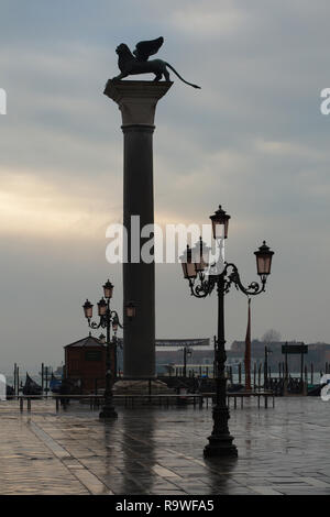 Colonna di San Marco (Colonna di San Marco) nella piazzetta di San Marco a Venezia, Italia. Foto Stock