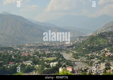 Una vista della città di Muzaffarabad in Azad Kashmir Pakistan. Foto Stock