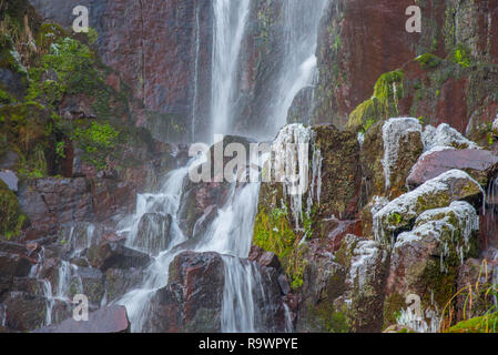 Le cascate del Nideck nel nord Vosgi in Francia nel periodo invernale Foto Stock