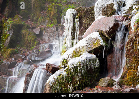 Le cascate del Nideck nel nord Vosgi in Francia nel periodo invernale Foto Stock