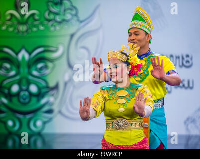 I ballerini dell'Anak seni asia Dance Groupe della Malesia si esibiscono al festival di Maskdance tenutosi ad Andong, Corea del Sud Foto Stock