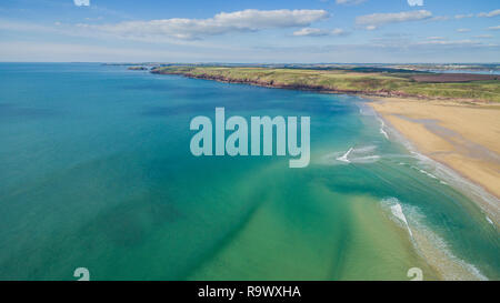 Vedute aeree di Freshwater West Beach, Pembrokeshire, Galles Foto Stock
