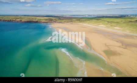 Vedute aeree di Freshwater West Beach, Pembrokeshire, Galles Foto Stock