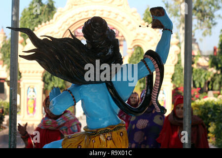 Un indù signore Shiva statua Parmarth in un ashram a Rishikesh, India Foto Stock