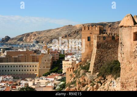 Almeria (Castello Alcazaba fortezza) e vista sulla città in Andalusia, Spagna. Foto Stock