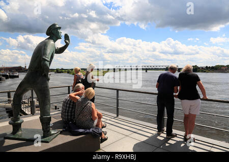 Statua RUFER su Elbpromenade, Lauenburg / Elba, Schleswig-Holstein, Germania, Europa Foto Stock