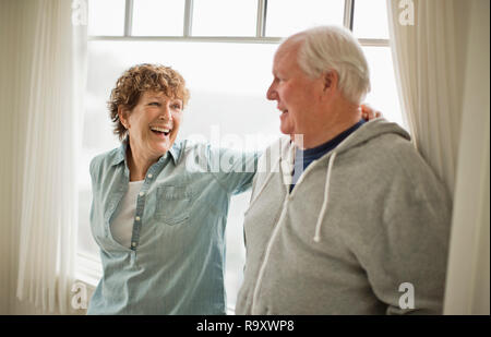 Ritratto di un sorridente coppia senior. Foto Stock
