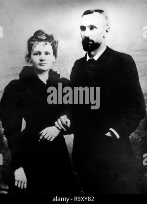 Pierre e Marie Curie. Il scienziato vincitore del premio Nobel, Marie Skłodowska Curie (1867-1934) e suo marito Pierre Curie (1859-1906). Foto scattata nel 1895. Foto Stock