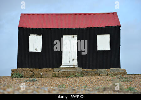 Vecchia Capanna di pesca di segala Harbour Beach, East Sussex. Regno Unito Foto Stock