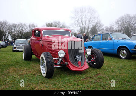 Dicembre 2018 - Rosso Dodge hot rod a Redhill classic car incontriamoci Foto Stock