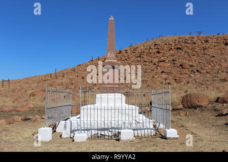 Memoriale per i soldati britannici uccisi nella battaglia di Isandlwana, KwaZulu-Natal, in Sudafrica, dove l'esercito britannico dove sconfitti dai Zulu. Foto Stock