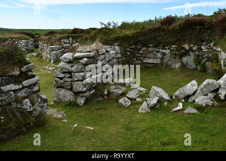 Chysauster. Insediamento Romano-British, occupata dalla media età del Ferro fino alla fine dell'occupazione romana del IV secolo d.c. Villaggio sul cortile. Foto Stock