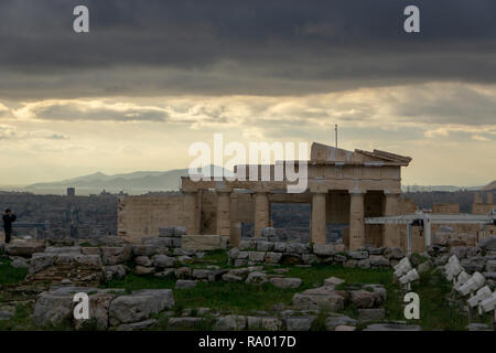 Sono stato così fortunato il giorno ho visitato Acropolis. Ci sono stati quasi nessun turista vi quel giorno a distrarre me da fantasticando e viaggi nel tempo. Foto Stock