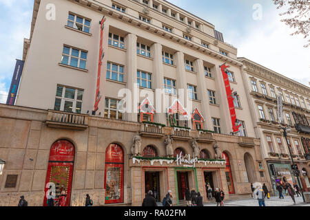 Hamleys Praga Repubblica Ceca è il più grande negozio di giocattoli a Praga, tutti in modo il più grande negozio di giocattoli in Europa centrale. Foto Stock