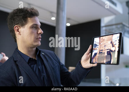 Christian Galvez assiste una presentazione della mostra "Leonardo da Vinci: facce di un Genius' presso il Palacio de las Alhajas in Spagna a Madrid con: Christian Galvez dove: Madrid, Spagna Quando: 28 Nov 2018 Credit: Oscar Gonzalez/WENN.com Foto Stock