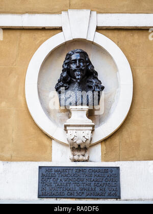 Re Carlo I statua busto Banqueting House London - Re Carlo I (1600-1649) è stato eseguito su 30 Gennaio 1649 nella parte anteriore del Banqueting House di Whitehall Foto Stock