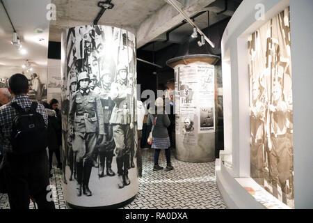 Oskar Schindler's Fabbrica e Museo, raccontando la triste storia ebraica di esperienze di guerra sotto l'occupazione nazista in WW11, a Cracovia, Polonia Foto Stock