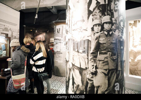 Oskar Schindler's Fabbrica e Museo, raccontando la triste storia ebraica di esperienze di guerra sotto l'occupazione nazista in WW11, a Cracovia, Polonia Foto Stock