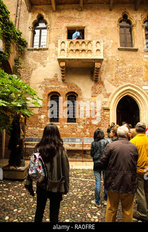 Il balcone e la casa di Giulietta (Casa di Giulietta) di Verona. Foto Stock