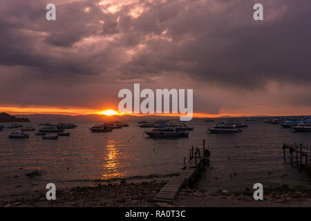 Tramonto sul lago Titicaca in Bolivia Foto Stock