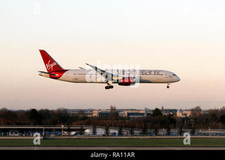 787-9 Boeing Dreamliner Virgin Atlantic flotta. In atterraggio a Heathrow, UK. Motori Rolls-Royce. Foto Stock