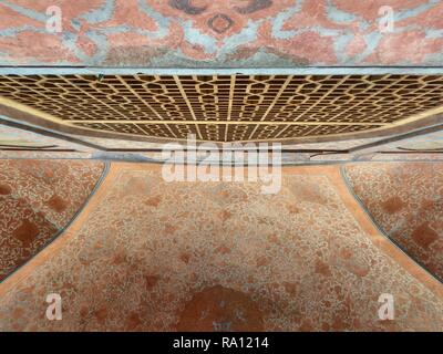 Bel soffitto di aliqapoo in Isfahan. Foto Stock