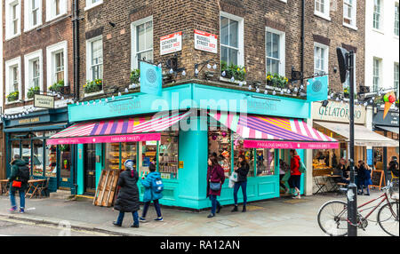 Negozi colorati in corrispondenza della zona di spigolo di Catherine e Russell street, Covent Garden, Londra, WC2, Inghilterra, Regno Unito. Foto Stock