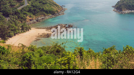 Sunset over Promthep cape e Yanui beach. Phuket, Tailandia Foto Stock