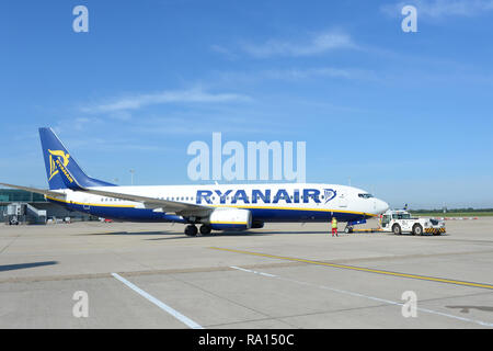 Boeing 737 utilizzati da Ryanair su asfalto a aeroporto di Glasgow, Scotland, Regno Unito. Foto Stock