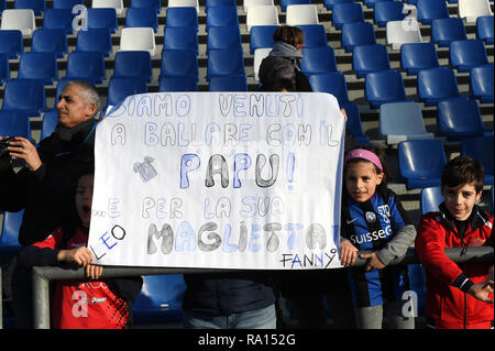 Foto di Massimo Paolone/LaPresse 29 dicembre 2018 Reggio Emilia, Italia sport calcio Sassuolo vs Atalanta - Campionato di calcio di Serie A TIM 2018/2019 - stadio "Mapei - Citt&#xe0; del Tricolore" nella foto: i tifosi dell'Atalanta Photo Massimo Paolone/LaPresse Dicembre 29, 2018 a Reggio Emilia, Italia sport soccer Sassuolo vs Atalanta - Italian Football Championship League A TIM 2018/2019 - "Mapei stadio". Nel pic: i tifosi di Atalanta Foto Stock