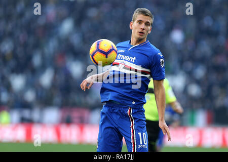 Torino, Italia. 29 ottobre, 2018. Dennis Praet di UC Sampdoria in azione durante la serie di una partita di calcio tra Juventus e UC Sampdoria. Credito: Marco Canoniero/Alamy Live News Foto Stock