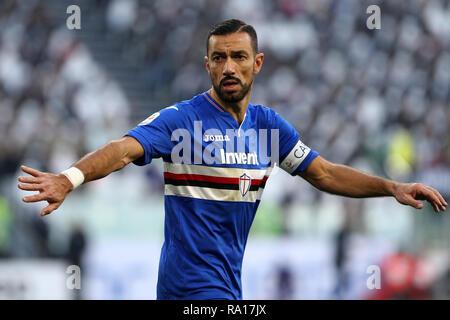 Torino, Italia. 29 ottobre, 2018. Fabio Quagliarella di UC Sampdoria in azione durante la serie di una partita di calcio tra Juventus e UC Sampdoria. Credito: Marco Canoniero/Alamy Live News Foto Stock