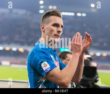 Napoli, campania, Italy. 29 Dic, 2018. Arkadiusz Milik di SSC Napoli visto il saluto dei tifosi dopo la partita tra SSC Napoli e Bologna FC presso lo Stadio San Paolo. Credito: Ernesto Vicinanza/SOPA Immagini/ZUMA filo/Alamy Live News Foto Stock