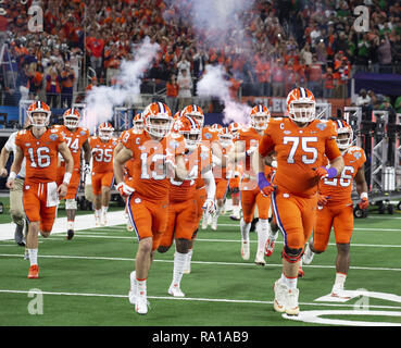 Arlington, Texas, Stati Uniti d'America. 29 Dic, 2018. Clemson giocatori di entrare nel campo. Credito: Hoss McBain/ZUMA filo/Alamy Live News Foto Stock