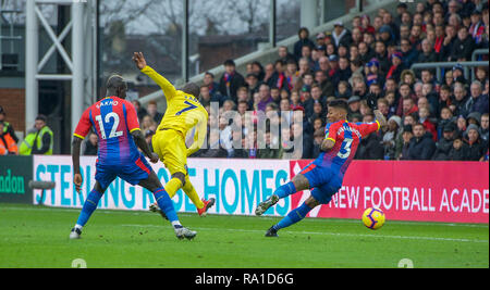 Scunthorpe, Regno Unito. Il 29 dicembre 2018. Ngolo KANTE dei punteggi di Chelsea un obiettivo per renderlo 1-0 durante la scommessa del Cielo lega 1 corrispondenza tra Scunthorpe United e Wycombe Wanderers a Glanford Park, Scunthorpe, in Inghilterra il 29 dicembre 2018. Foto di Andy Rowland. Credito: Andrew Rowland/Alamy Live News Foto Stock