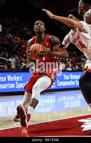 Maryland, Stati Uniti d'America. 29 Dic, 2018. ED EDUCATO JR (24) di cariche al cestello durante il gioco presso Centro XFINITY in College Park, Maryland. Credito: Amy Sanderson/ZUMA filo/Alamy Live News Foto Stock