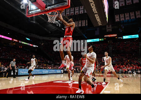 Maryland, Stati Uniti d'America. 29 Dic, 2018. CARLIK JONES (1) punteggi durante il gioco presso Centro XFINITY in College Park, Maryland. Credito: Amy Sanderson/ZUMA filo/Alamy Live News Foto Stock