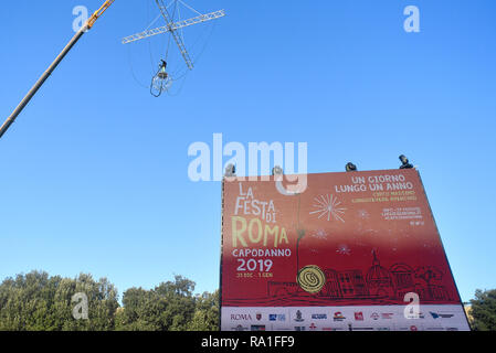 Roma, Italia. 30 Dic, 2018. Foto di Fabrizio Corradetti/LaPresse 30 dicembre 2018 Roma, Italia Cronaca Allestimento di palco al Circo Massimo per la festa del Capodanno 2019 Nella foto: Le dimostrare dello spettacolo Credito: LaPresse/Alamy Live News Foto Stock